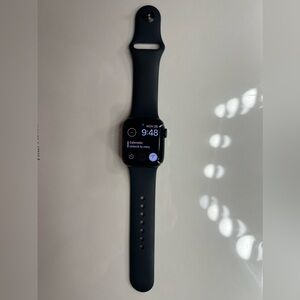 Apple Watch SE - Aluminum Case with Midnight Band - S/M